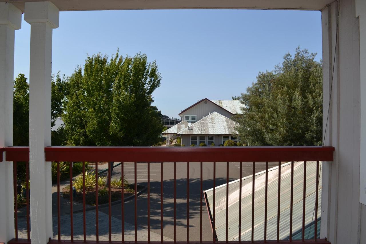 Sebastopol Inn Екстериор снимка