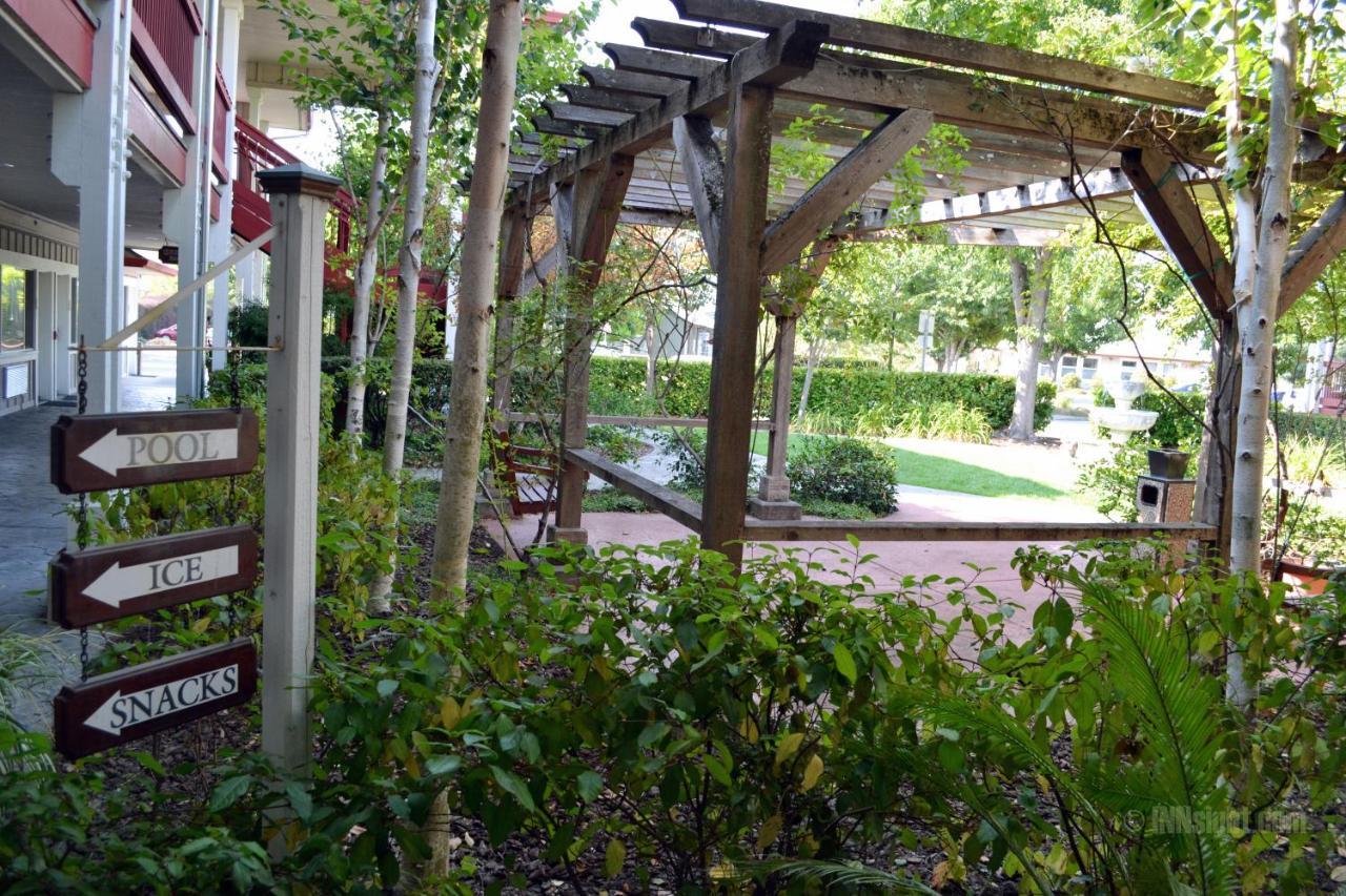 Sebastopol Inn Екстериор снимка