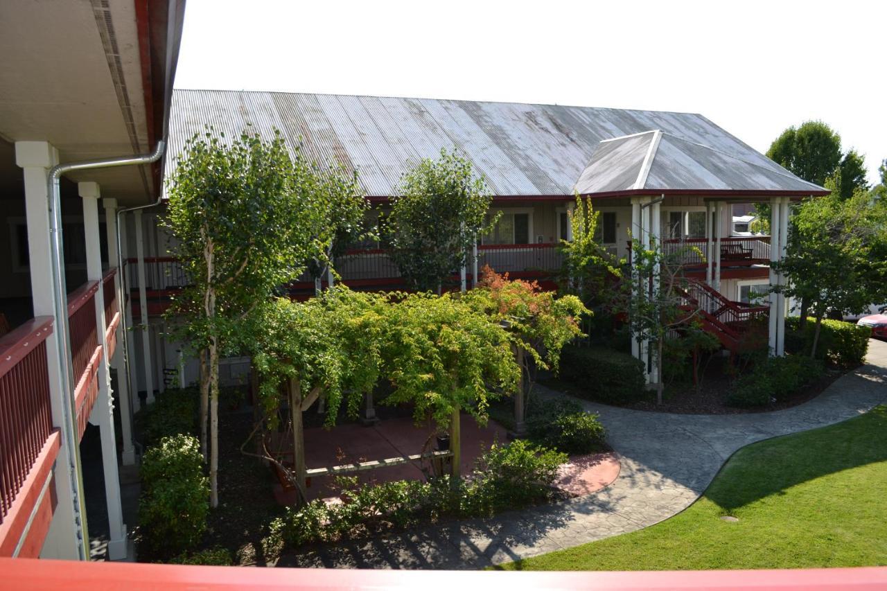 Sebastopol Inn Екстериор снимка