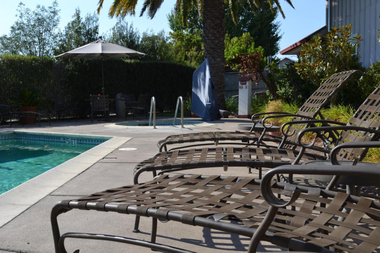Sebastopol Inn Екстериор снимка